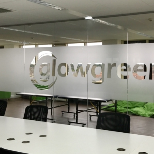 Frameless glass - GlowGreen